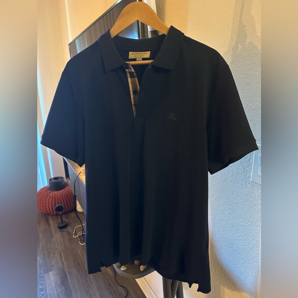 Burberry Polo navy size XL Basically brand NEW